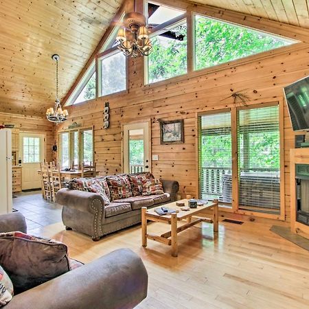 Cabin With Hot Tub And Deck About 12 Mi To Pigeon Forge! Sevierville Eksteriør bilde