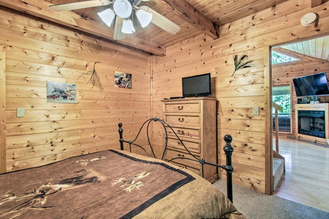Cabin With Hot Tub And Deck About 12 Mi To Pigeon Forge! Sevierville Eksteriør bilde