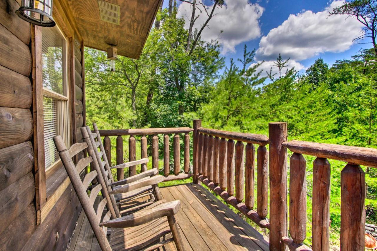 Cabin With Hot Tub And Deck About 12 Mi To Pigeon Forge! Sevierville Eksteriør bilde