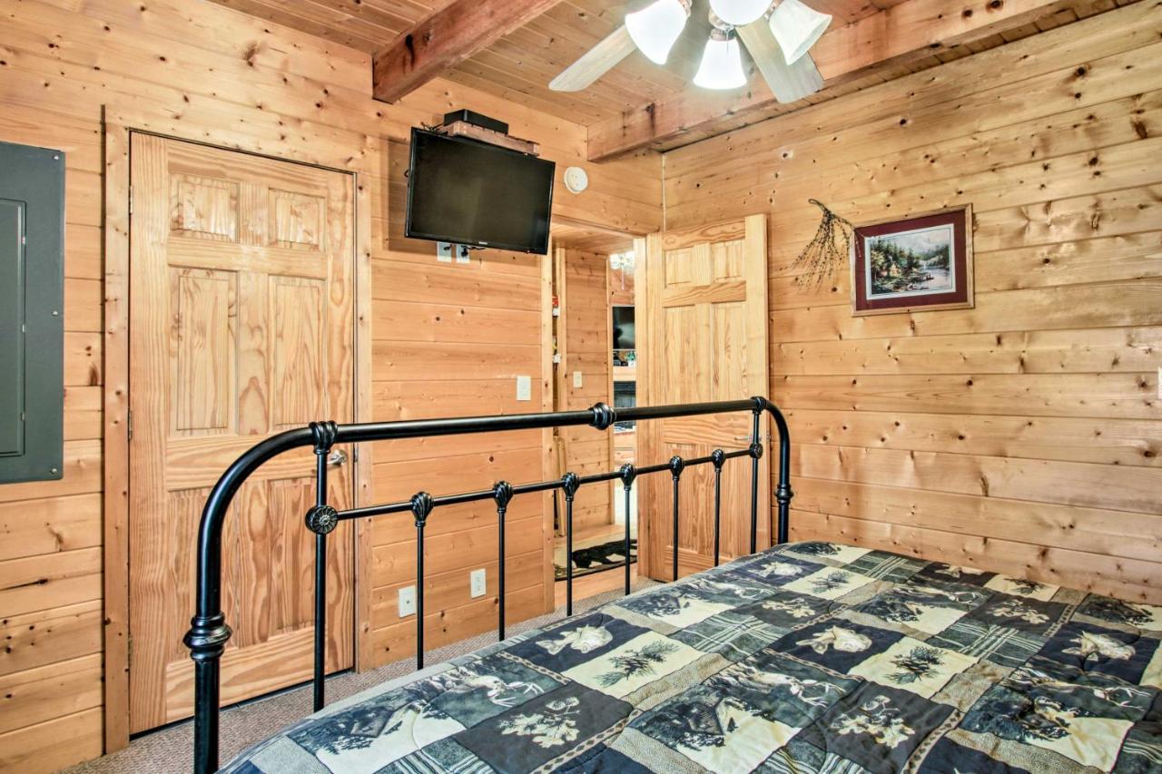 Cabin With Hot Tub And Deck About 12 Mi To Pigeon Forge! Sevierville Eksteriør bilde