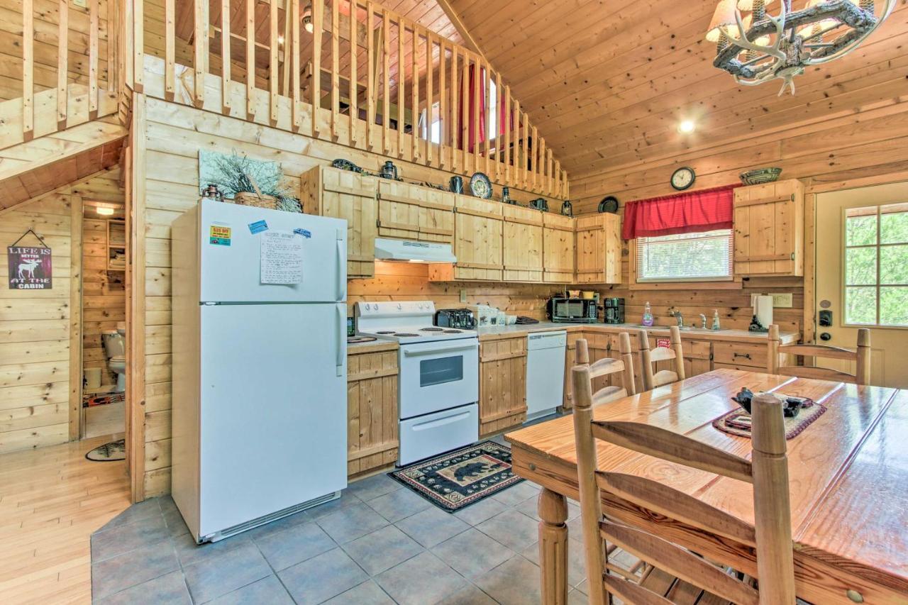 Cabin With Hot Tub And Deck About 12 Mi To Pigeon Forge! Sevierville Eksteriør bilde