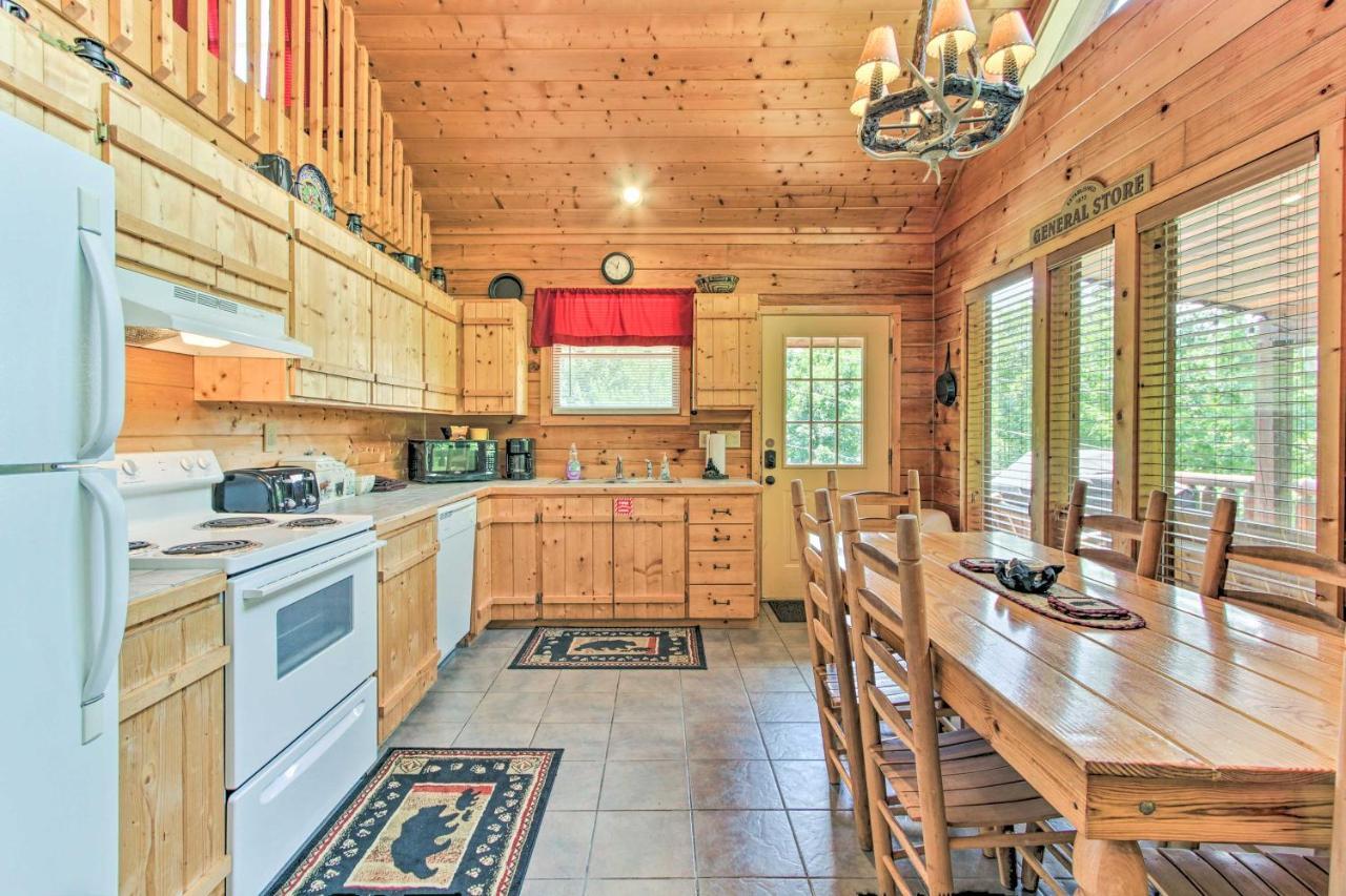 Cabin With Hot Tub And Deck About 12 Mi To Pigeon Forge! Sevierville Eksteriør bilde