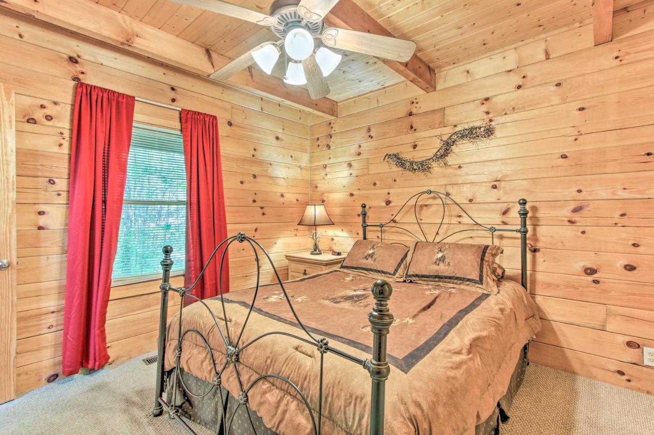 Cabin With Hot Tub And Deck About 12 Mi To Pigeon Forge! Sevierville Eksteriør bilde